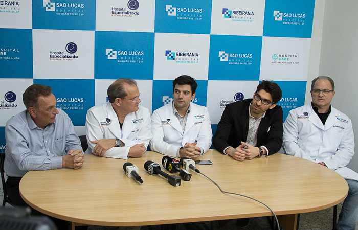 Na imagem, a equipe médica formada por Pedro Palocci, Daniel Lazo, Alex Fioravanti, Marco Maricevich e Salomão Chade./Foto: Douglas Intrabartolo/Divulgação.