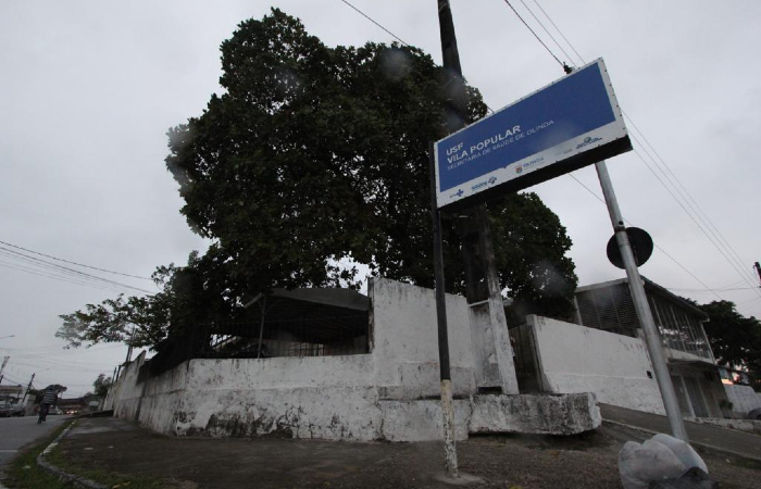Estoque foi reposto na USF da Vila Popular, em Olinda, mas só crianças foram vacinadas na sexta (23) - Foto: Leandro de Santana/Esp. DP