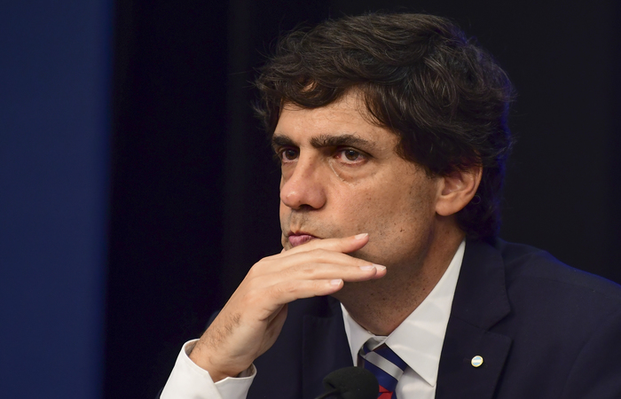 O anúncio foi feito pelo ministro da Fazenda, Hernán Lacunza, nesta quarta-feira. Foto: Ronaldo Schemidt/AFP/Foto: Ronaldo Schemidt/AFP O anúncio foi feito pelo ministro da Fazenda, Hernán Lacunza, nesta quarta-feira. Foto: Ronaldo Schemidt/AFP/Foto: Ronaldo Schemidt/AFP