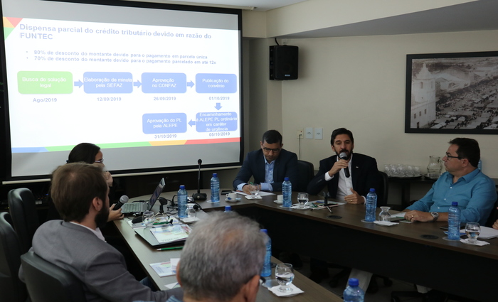 Bruno Schwambach se reuniu com empresários para anunciar as medidas. Foto: Rhudá Jardim/Divulgação