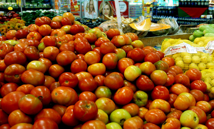 Sete produtos tiveram redução no valor, com destaque para o tomate, que teve queda de 24,55%. Foto: José Gomercindo/ANPr