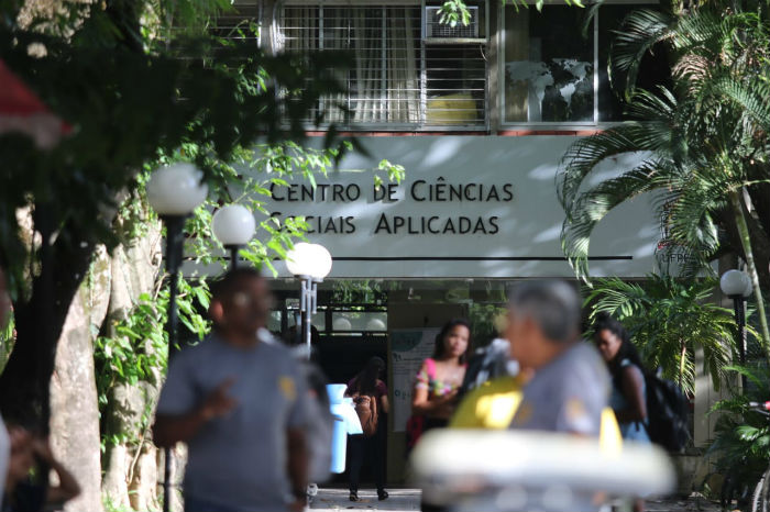 Aparelho só deve ser usado em ambientes indispensáveis, como laboratórios de pesquisa e locais com equipamentos que necessitem de refrigeração. Foto: Tarciso Augusto/Esp. DP./ Aparelho só deve ser usado em ambientes indispensáveis, como laboratórios de pesquisa e locais com equipamentos que necessitem de refrigeração. Foto: Tarciso Augusto/Esp. DP./