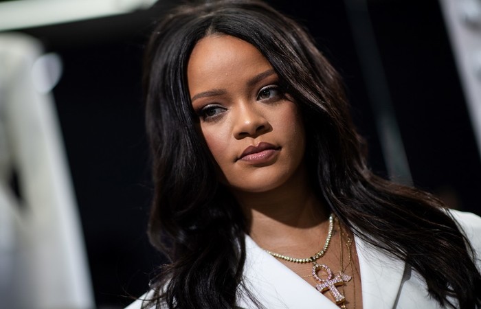 Rihanna posa durante evento promocional da sua marca em Paris - Créditos: AFP./