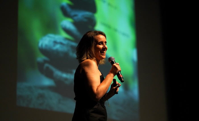 Segundo Lu Glasner, o objetivo é, através da conexão corpo-mente-alma, construir times felizes, engajados, criativos e colaborativos. Foto: Divulgação