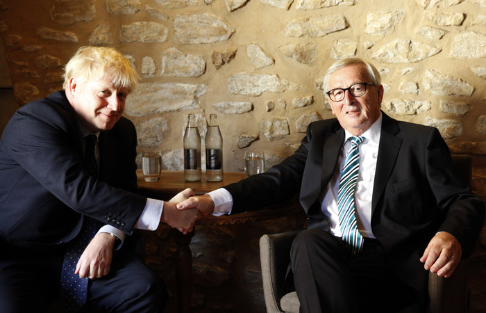 O primeiro-ministro britânico, Boris Johnson, e o presidente da Comissão Europeia, Jean-Claude Juncker. Foto: François Walschaerts/AFP/ O primeiro-ministro britânico, Boris Johnson, e o presidente da Comissão Europeia, Jean-Claude Juncker. Foto: François Walschaerts/AFP/