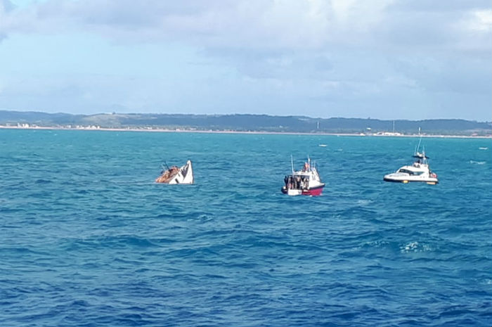 Riobaldo e Natureza foram afundados em uma operação que durou mais de cinco horas. Foto: Divulgação Cepene./ Riobaldo e Natureza foram afundados em uma operação que durou mais de cinco horas. Foto: Divulgação Cepene./