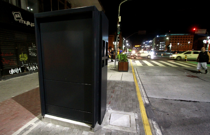 Protótipo do quiosque que abrigará dois ambulantes está instalado no cruzamento da avenida com a Rua da Aurora. Foto: Bruna Costa/Esp. DP FOTO
