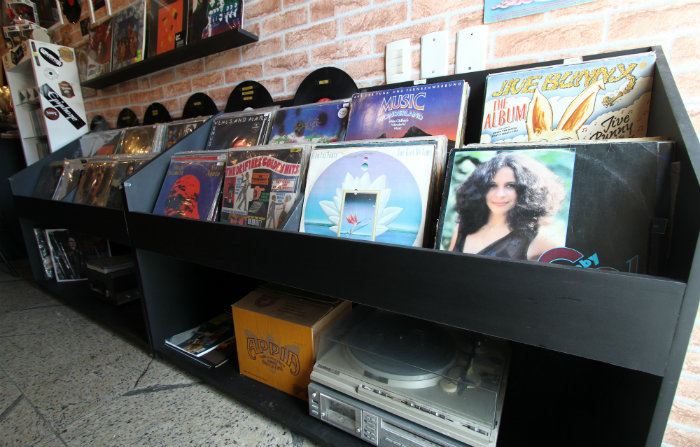 Se a receita do vinil seguir o ritmo dos últimos anos, já neste ano ela ultrapassará o CD, sendo a mídia física mais rentável - o que não ocorre desde 1986. Foto: Peu Ricardo/DP Foto