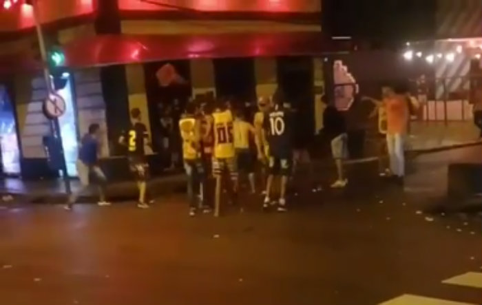 Em vídeos que circulam nas redes sociais vemos as ruas tomada por integrantes de um grupo organizado causando pânico e correria. Foto: Reprodução/Whatsapp/ Em vídeos que circulam nas redes sociais vemos as ruas tomada por integrantes de um grupo organizado causando pânico e correria. Foto: Reprodução/Whatsapp/