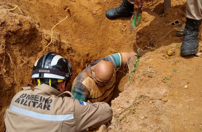 Homem foi socorrido pelo Corpo de Bombeiros. Foto: Divulgação/Corpo de Bombeiros/ Homem foi socorrido pelo Corpo de Bombeiros. Foto: Divulgação/Corpo de Bombeiros/