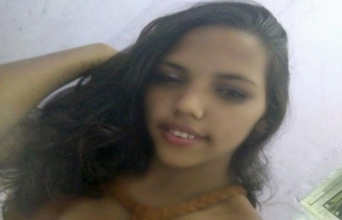 Samara da Costa foi encontrada morta com o corpo incendiado na residência do casal na Rua Três de Fevereiro, no bairro de Santo Amaro.
Foto: Reprodução/WhatsApp./Samara da Costa foi encontrada morta com o corpo incendiado na residência do casal na Rua Três de Fevereiro, no bairro de Santo Amaro.
Foto: Reprodução/WhatsApp. Samara da Costa foi encontrada morta com o corpo incendiado na residência do casal na Rua Três de Fevereiro, no bairro de Santo Amaro.
Foto: Reprodução/WhatsApp./Samara da Costa foi encontrada morta com o corpo incendiado na residência do casal na Rua Três de Fevereiro, no bairro de Santo Amaro.
Foto: Reprodução/WhatsApp.