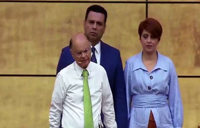 De acordo com ele, as filhas foram proibidas de cursar faculdade antes do casamento. Ele justificou dizendo que caso elas estudassem e fossem mais inteligentes que os homens, seriam ''cabeças'' da família e o fracasso da união seria certo - Foto: Reprodução./ De acordo com ele, as filhas foram proibidas de cursar faculdade antes do casamento. Ele justificou dizendo que caso elas estudassem e fossem mais inteligentes que os homens, seriam ''cabeças'' da família e o fracasso da união seria certo - Foto: Reprodução./