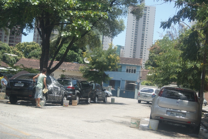 Via é uma das mais movimentadas do bairro. Foto: Lais Araujo/Esp DP/D.A Press/ Via é uma das mais movimentadas do bairro. Foto: Lais Araujo/Esp DP/D.A Press/