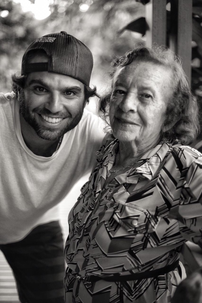 Fotógrafo reuniu imagens de 38 moradores da ilha, entre eles Dona Zefinha. Foto: Pipandreoli