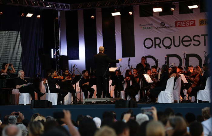Concerto foi realizado no Cais da Alfândega, no Recife Antigo. Foto: Paulo Paiva/DP.