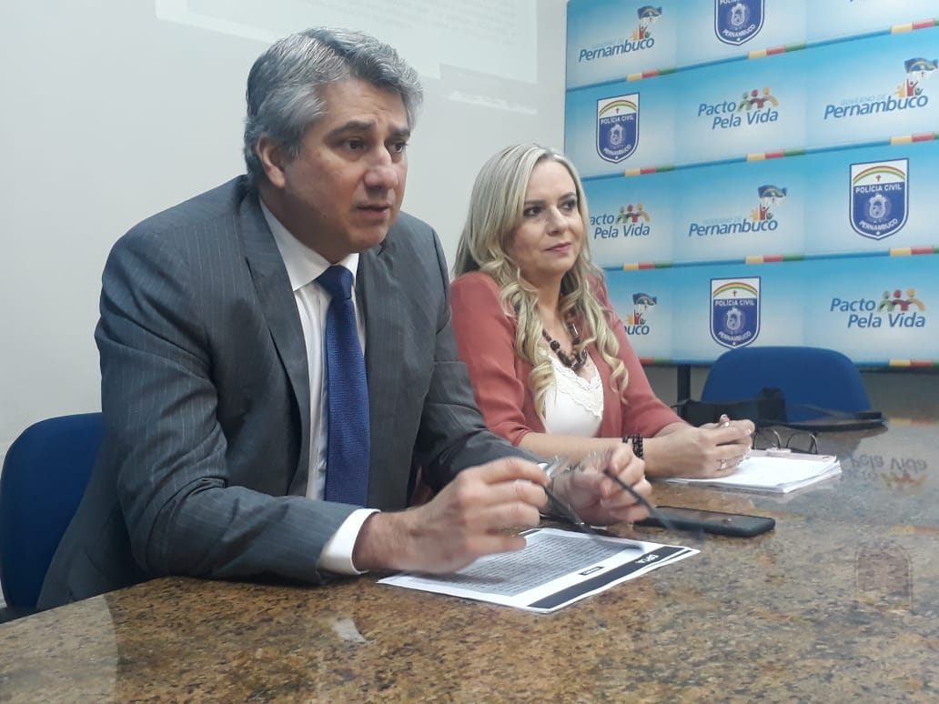 Delegado Darlson Macedo, gestor do DPCA, e a delegada Vilaneida Aguiar , titular do DPCA de Jaboatão. Foto: SDS/divulgação/ Delegado Darlson Macedo, gestor do DPCA, e a delegada Vilaneida Aguiar , titular do DPCA de Jaboatão. Foto: SDS/divulgação/