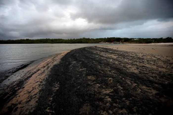 Mancha de óleo em Aracaju, Sergipe Foto: Adriano Machado/REUTERS/ Mancha de óleo em Aracaju, Sergipe Foto: Adriano Machado/REUTERS/