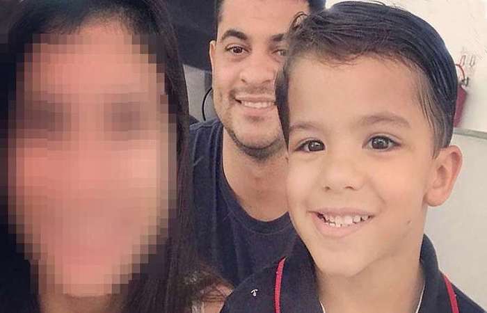 Antes de matar a criança, o homem deu oito facadas na mãe do menino, que foi socorrida. Depois, ele se jogou do primeiro andar de um prédio. O caso aconteceu em Santo Antônio de Jesus, na Bahia - Foto: Reprodução/Redes sociais./ Antes de matar a criança, o homem deu oito facadas na mãe do menino, que foi socorrida. Depois, ele se jogou do primeiro andar de um prédio. O caso aconteceu em Santo Antônio de Jesus, na Bahia - Foto: Reprodução/Redes sociais./