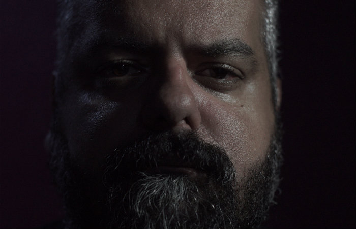 O processo criativo de construção dos trabalhos surge de forma orgânica e pode durar horas ou até meses. Foto: Marco Antonio.