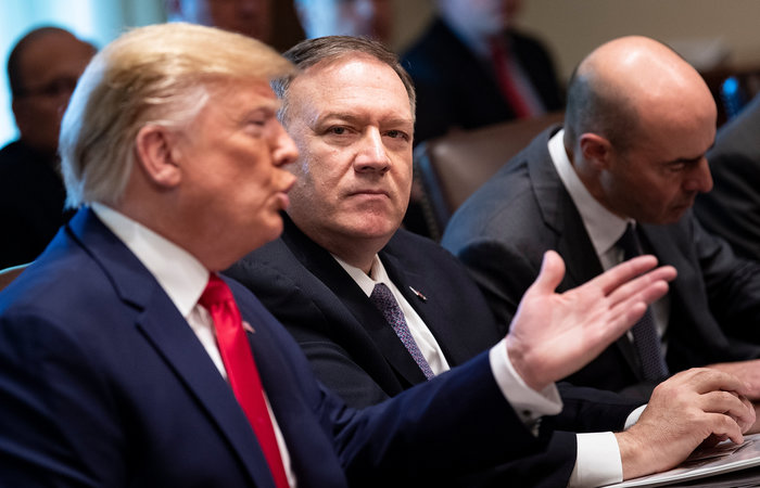 Donald Trump ao lado do Secretário de Estado americano, Mike Pompeo./Foto: Brendan Smialowski / AFP. Donald Trump ao lado do Secretário de Estado americano, Mike Pompeo./Foto: Brendan Smialowski / AFP.