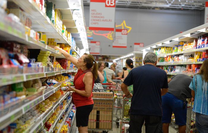 De acordo com a Abras, as vendas deverão continuar em alta nos últimos meses do ano em razão das ofertas da promoção Black Friday e da antecipação do pagamento do FGTS./Foto: Tânia Rêgo / Agência Brasil