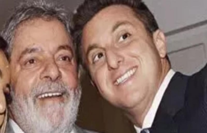 O petista viajou de Curitiba (PR) a São Paulo no avião do apresentador, que foi alugado pelo PT com recursos próprios./Foto: Reprodução / Facebook