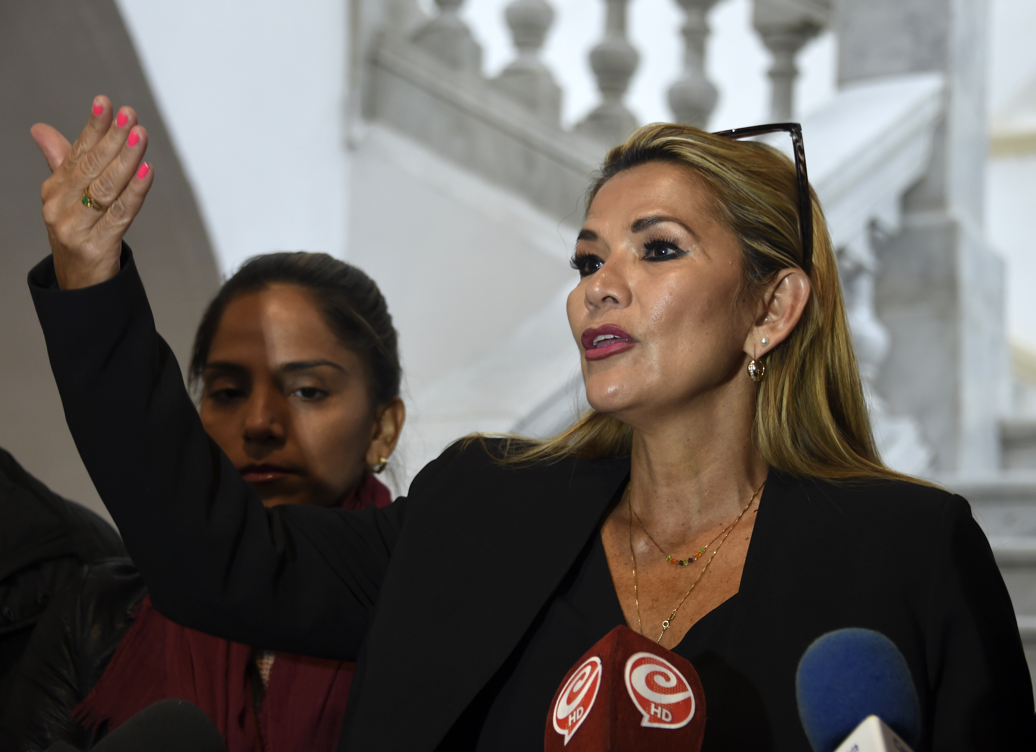 A senadora deve suceder a Morales como presidente interina, e prometeu convocar novas eleições para acabar com a crise política/Foto: AIZAR RALDES / AFP A senadora deve suceder a Morales como presidente interina, e prometeu convocar novas eleições para acabar com a crise política/Foto: AIZAR RALDES / AFP