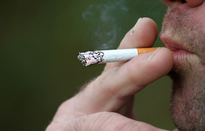A intenção de várias das medidas do projeto é desestimular o contato de crianças e adolescentes com o fumo/Foto: Pixabay