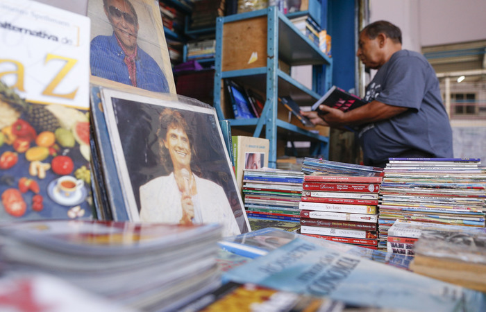 Antônio Sales, 77, lembra dos tempos de lucro alto com a venda de livros.
