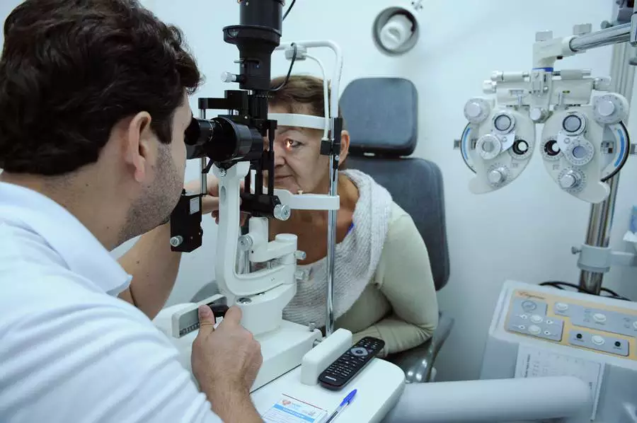 Medicamento combate anticorpos ligados a inflamações que desencadeiam a complicação ocular. Em testes, a fórmula reduz significativamente os danos nas córneas de pessoas acometidas pela forma grave da enfermidade./Foto: Divulgação Medicamento combate anticorpos ligados a inflamações que desencadeiam a complicação ocular. Em testes, a fórmula reduz significativamente os danos nas córneas de pessoas acometidas pela forma grave da enfermidade./Foto: Divulgação