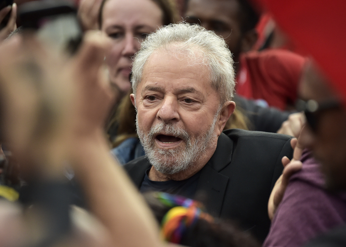 A defesa de Lula diz que teve de se manifestar nas alegações finais, última ação antes da sentença, ao mesmo tempo que os delatores do petista./Foto: Carl de Souza/AFP A defesa de Lula diz que teve de se manifestar nas alegações finais, última ação antes da sentença, ao mesmo tempo que os delatores do petista./Foto: Carl de Souza/AFP