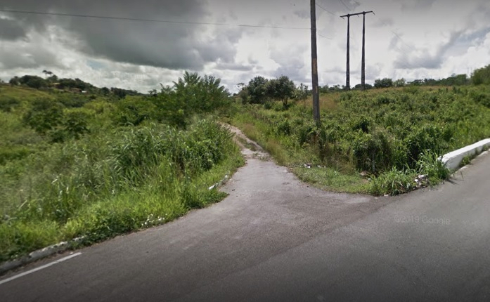O crime ocorreu na Estrada Vale do Amanhecer, no bairro de Tiuma./Foto: Reprodução/Google Street View. O crime ocorreu na Estrada Vale do Amanhecer, no bairro de Tiuma./Foto: Reprodução/Google Street View.