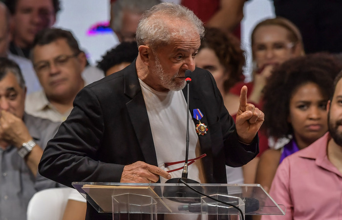 Ainda tentando recuperar seus direitos políticos, mas apontado pelo PT como principal nome para a eleição de 2022, Lula sinalizou seus planos de continuidade política em um discurso de pouco mais de uma hora/Foto: NELSON ALMEIDA / AFP Ainda tentando recuperar seus direitos políticos, mas apontado pelo PT como principal nome para a eleição de 2022, Lula sinalizou seus planos de continuidade política em um discurso de pouco mais de uma hora/Foto: NELSON ALMEIDA / AFP
