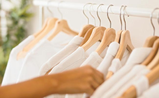 No armário: Aprenda a tirar proveito da combinação de cores e estilos para expandir o guarda roupa/Freepik Divulgação