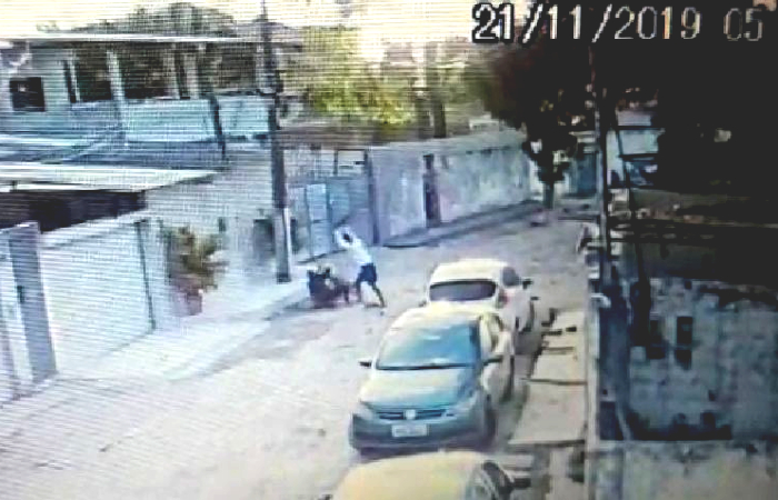 Homem levou onze pauladas na manhã do dia 21/Foto: Reprodução/Polícia Civil Homem levou onze pauladas na manhã do dia 21/Foto: Reprodução/Polícia Civil