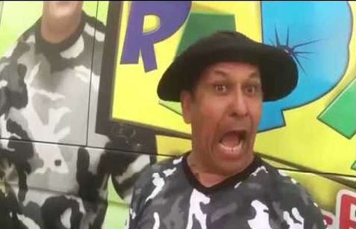 O humorista era apresentador do programa do SBT, A praça é nossa/Foto: Reprodução/Youtube