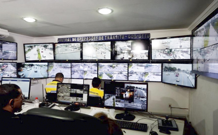 O Recife conta com 28 câmeras monitoradas pela Central de Operações de Trânsito (COT)./Foto: Reprodução/PCR. O Recife conta com 28 câmeras monitoradas pela Central de Operações de Trânsito (COT)./Foto: Reprodução/PCR.