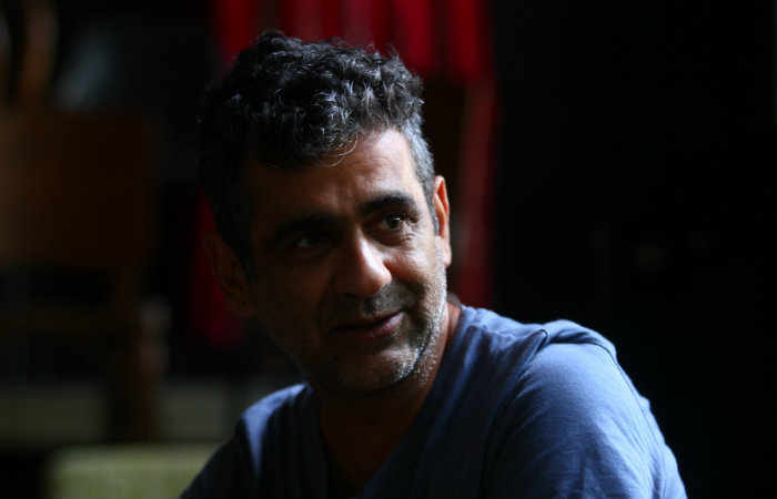 O diretor está produzindo sua terceira série para o Canal Brasil.
