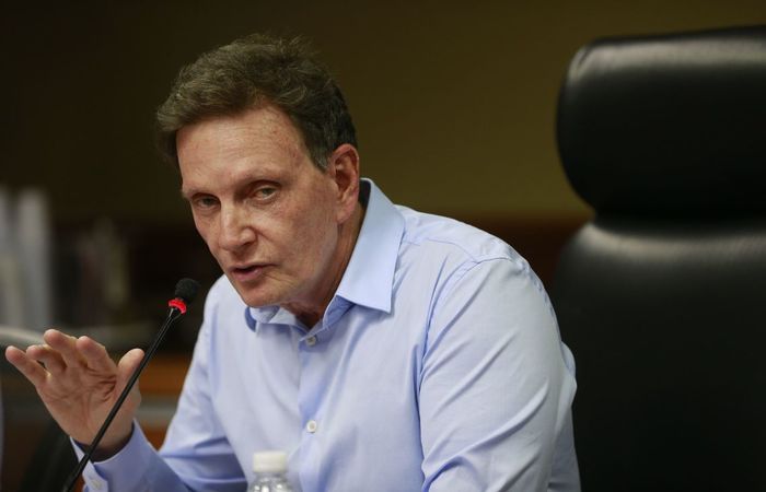 "É um panfleto político, fazendo militância, tentando de todas as formas, através de ameaças e chantagens, que a prefeitura ceda às suas ambições de publicidade", avaliou Crivella./Foto: Fernando Frazão/Agência Brasil "É um panfleto político, fazendo militância, tentando de todas as formas, através de ameaças e chantagens, que a prefeitura ceda às suas ambições de publicidade", avaliou Crivella./Foto: Fernando Frazão/Agência Brasil