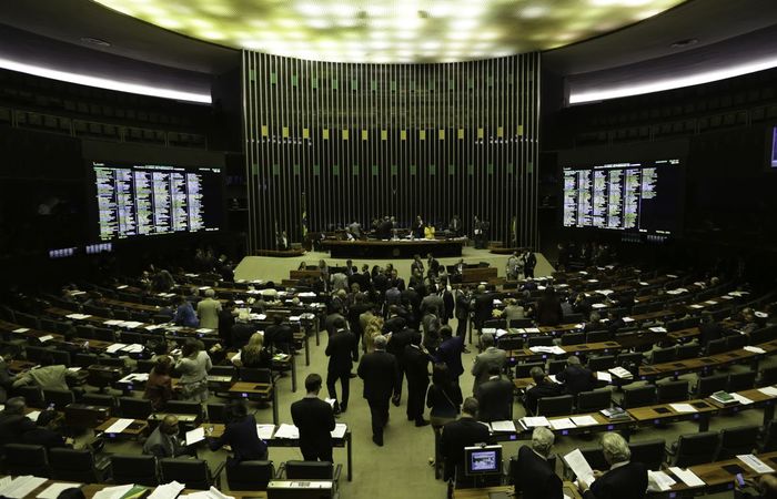 O deputado Eduardo Bolsonaro está entre os parlamentares suspensos. Ele ficará um ano fora das atividades do partido/Foto: Fábio Rodrigues Pozzebom/Agência Brasil