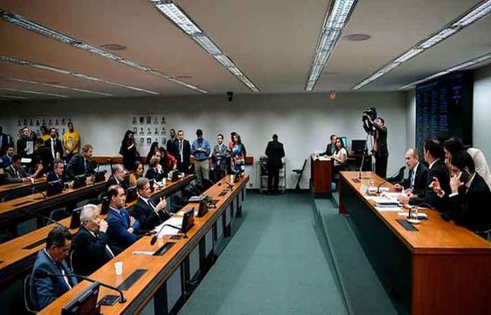 Comissão de Orçamento aprovou o aumento do fundo eleitoral de R$ 2 bilhões para R$ 3,8 bilhões/Pedro França/Agência Senado Comissão de Orçamento aprovou o aumento do fundo eleitoral de R$ 2 bilhões para R$ 3,8 bilhões/Pedro França/Agência Senado