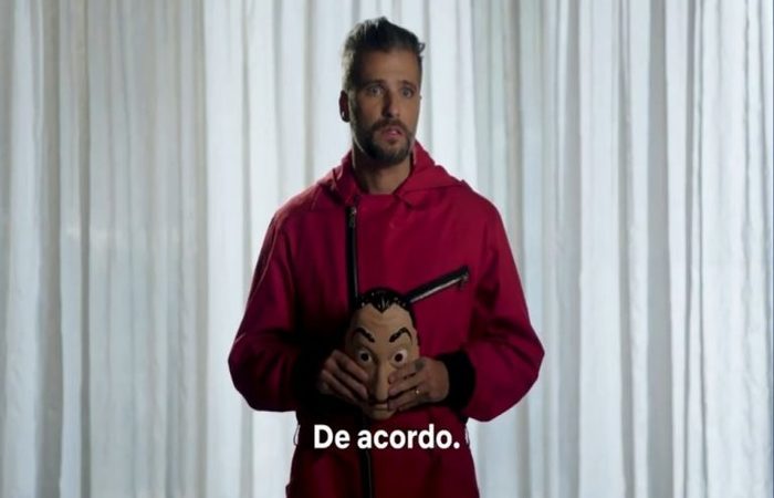 Para anunciar a novidade, a plataforma divulgou um vídeo onde o artista encena um teste de elenco para a série espanhola La Casa de Papel/Divulgação/Netflix Para anunciar a novidade, a plataforma divulgou um vídeo onde o artista encena um teste de elenco para a série espanhola La Casa de Papel/Divulgação/Netflix