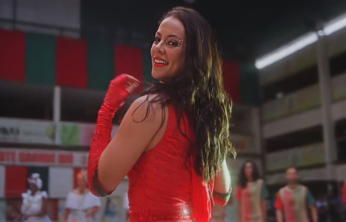 A atriz gravou as cenas do clipe em novembro, tanto na quadra da Grande Rio quanto em um terreiro de candombl&eacute; em S&atilde;o Jo&atilde;o de Meriti, na Baixada Fluminense/Foto: Reprodu&ccedil;&atilde;o/Youtube
