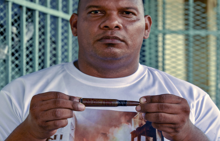 Abdiel Vargas tinha 12 anos quando uma bala de grosso calibre atingiu sua perna enquanto dormia em sua casa, durante a invasão dos EUA ao Panamá em 1989