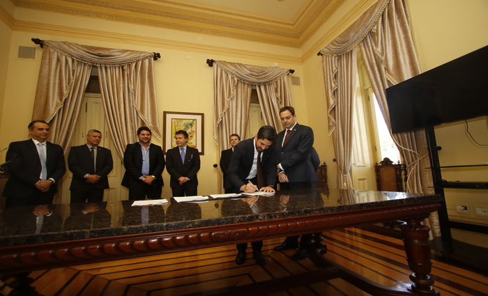 Protocolo de intenções foi assinado ontem no Palácio do Campo das Princesas./Foto: Marlon Diego/Divulgação