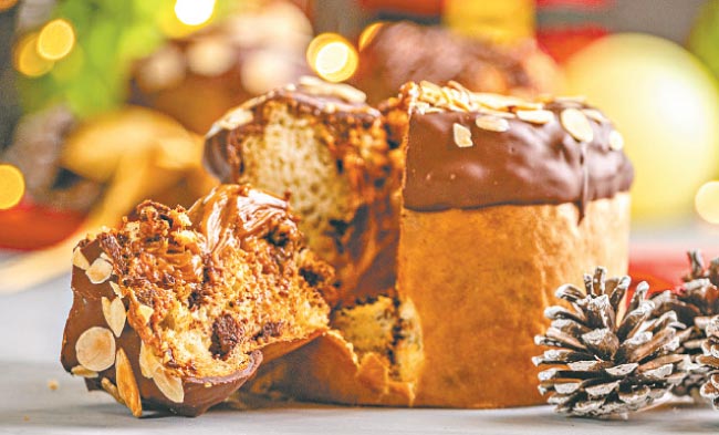 Chocolates, biscoitos, brigadeiros e panetones recheados são algumas das especiarias vendidas nesta época do ano/Camila Pifano
