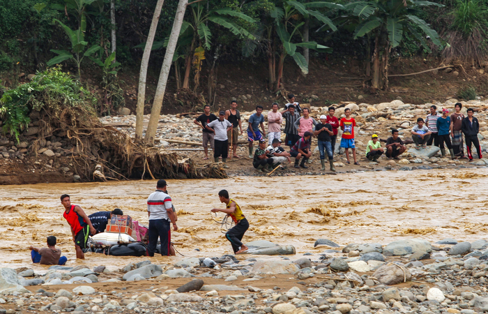 Chuvas inundaram mais de 160 bairros e causaram deslizamentos./Foto: Sammy/AFP Chuvas inundaram mais de 160 bairros e causaram deslizamentos./Foto: Sammy/AFP
