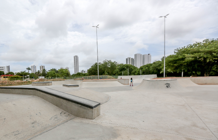 Pista ainda n&atilde;o foi inaugurada, mas canteiro instalado no equipamento intriga skatistas/Foto: Leandro de Santana/Esp. DP.