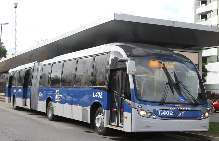 Modelo do ônibus articulado é uma das marcas do sistema BRT para transportar mais pessoas em menor tempo. Crédito: Júlio Jacobina arq DP