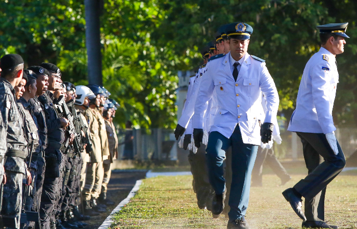 Os 72 aspirantes a oficiais passaram por mais de 1,8 mil horas de aulas na academia militar.